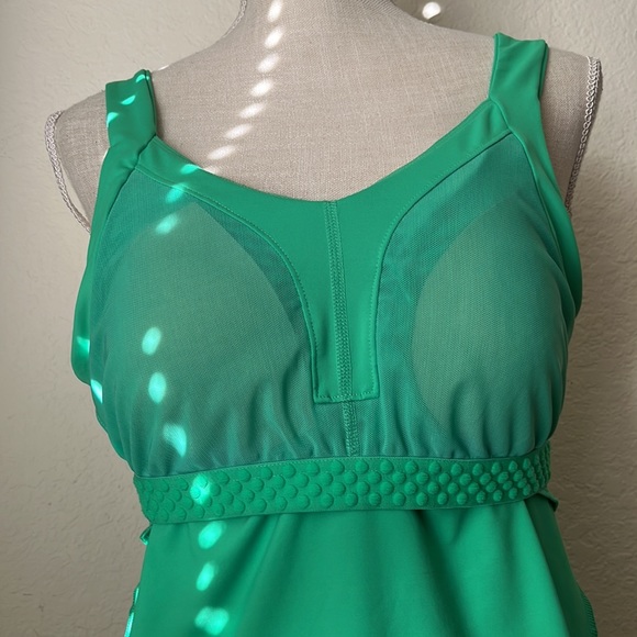 EUC THE NORTH FACE | Kelly Green Workout Tank Top, L - Picture 11 of 16